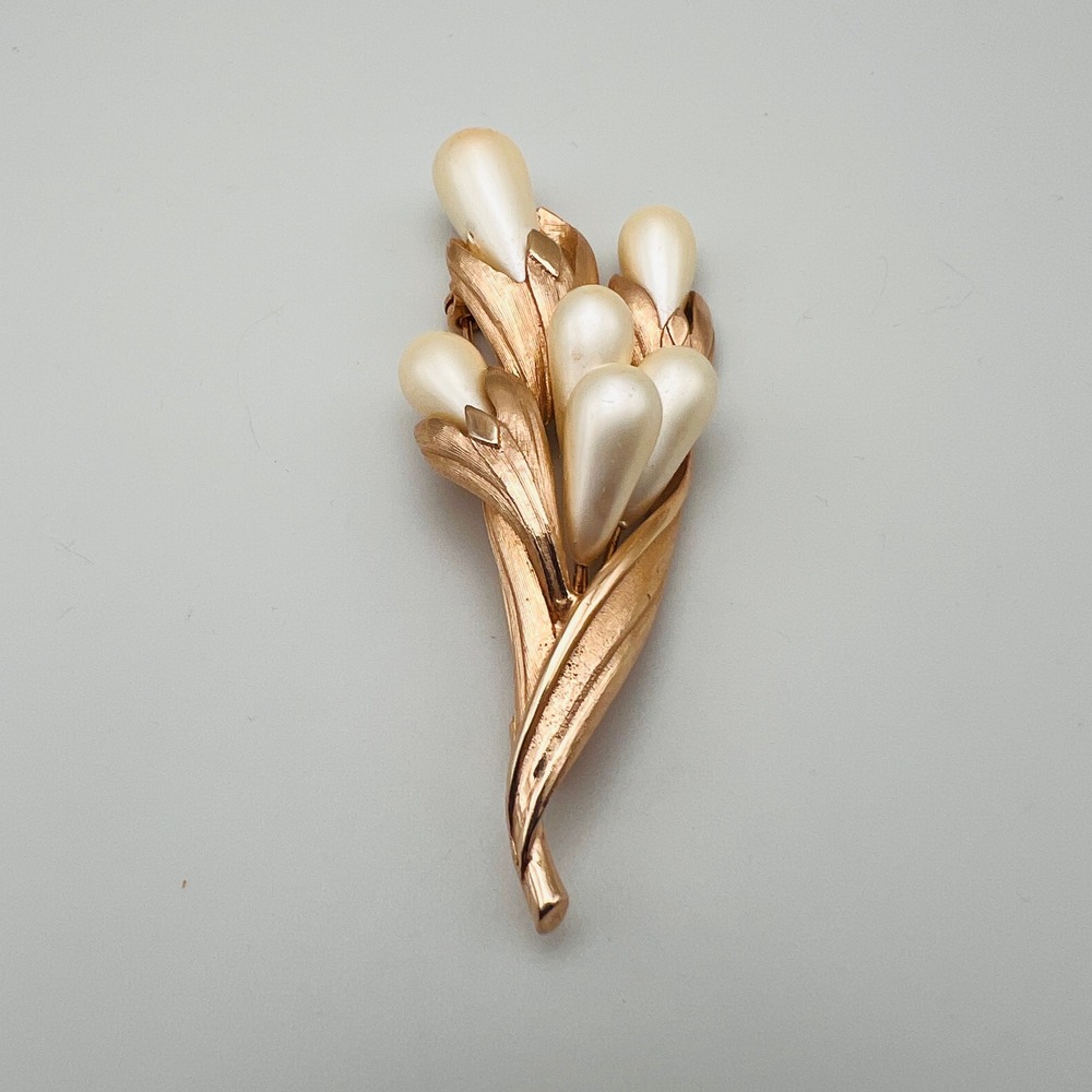 Vintage Gold Tone Faux Pearl Floral Bouquet Brooch Pin Teardrop Cabochon Leaf